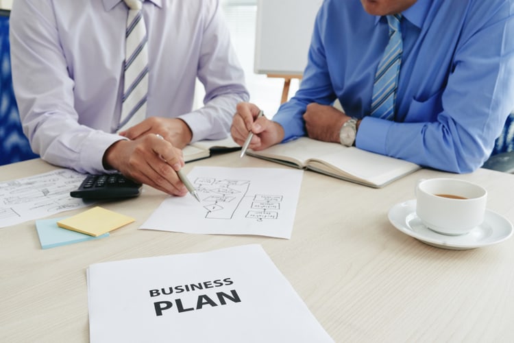 Ilustrasi Pebisnis Membangun Business Plan