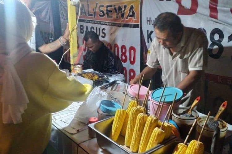 Warung Jadoel di Dago Kuliner Malam Bandung