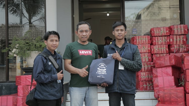 Pak Agus Foto Dengan Tim Beepos