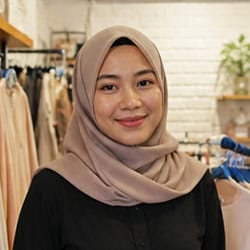 Siti Nurhayati Pemilik Usaha Fashion & Hijab Software Akuntansi Online Gratis