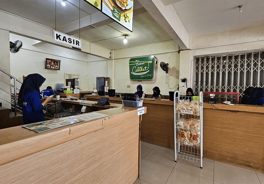 Suasana Tampak Dalam Mie Bakar Celaket