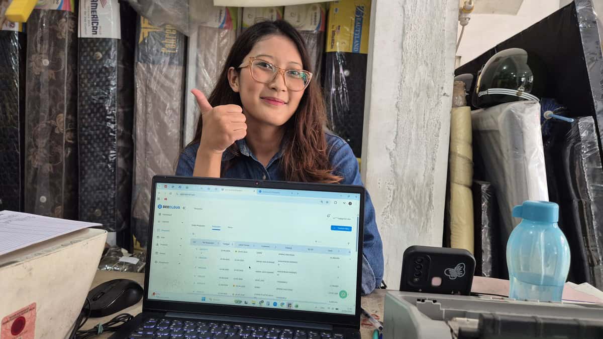 Adis Sebagai Admin Toko Murah Mebel Malang