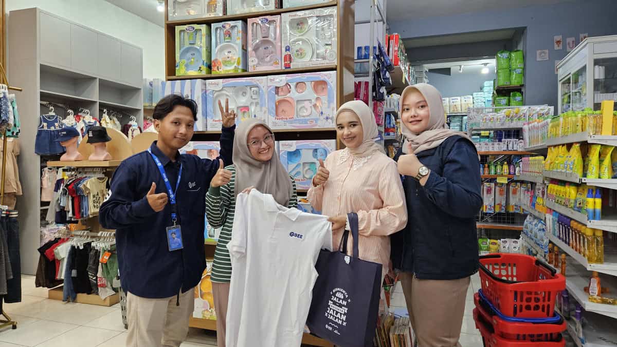 Kiki Dian Lestari Owner Yuki Kids Bersama Tim Bee.id