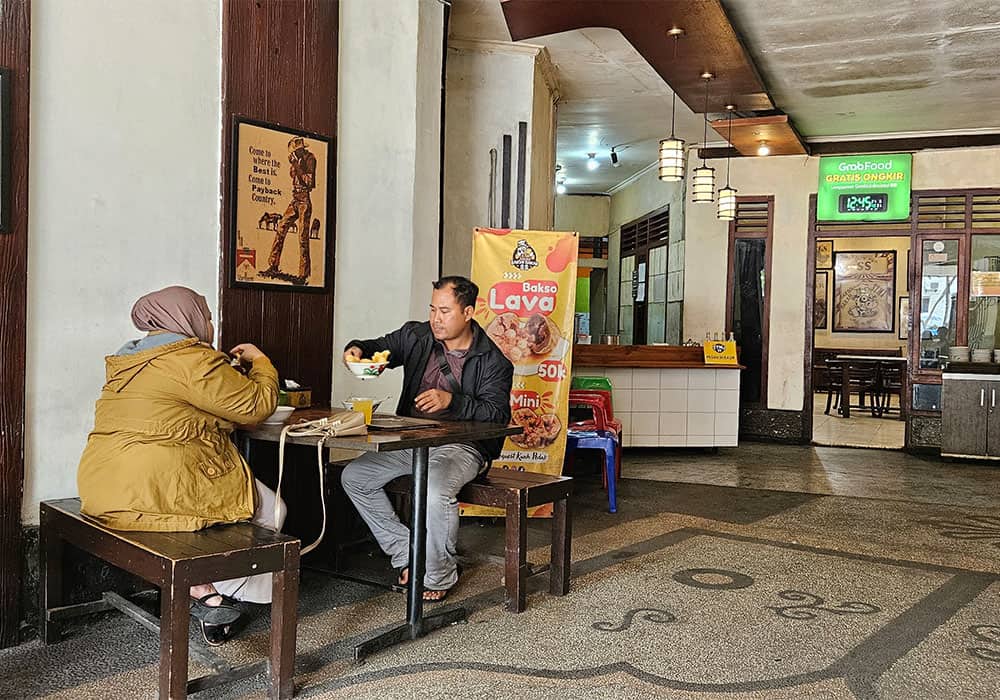 Suasana Di Resto Bakso Bakar Ss Malang