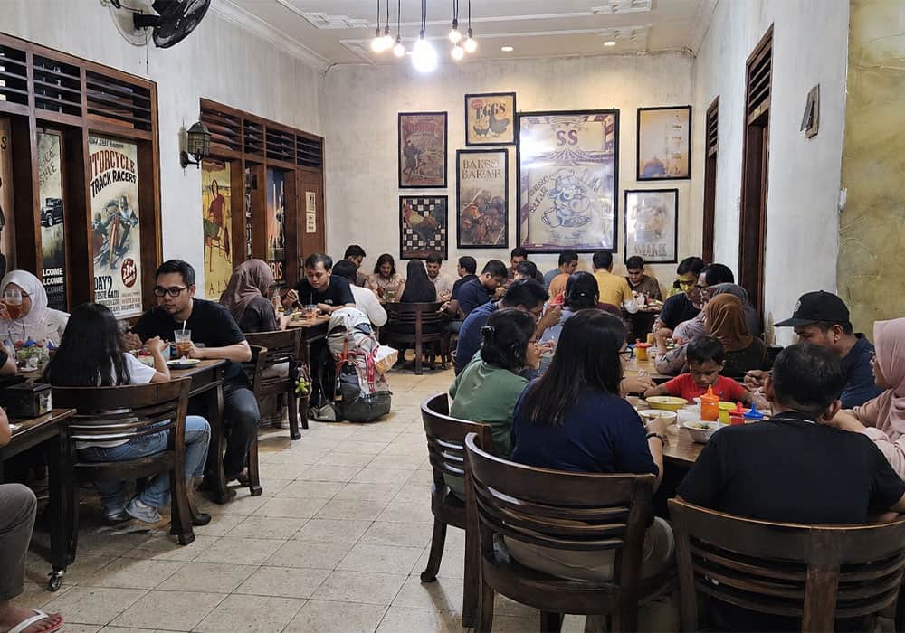 Suasana Di Dalam Resto Bakso Bakar Ss Malang